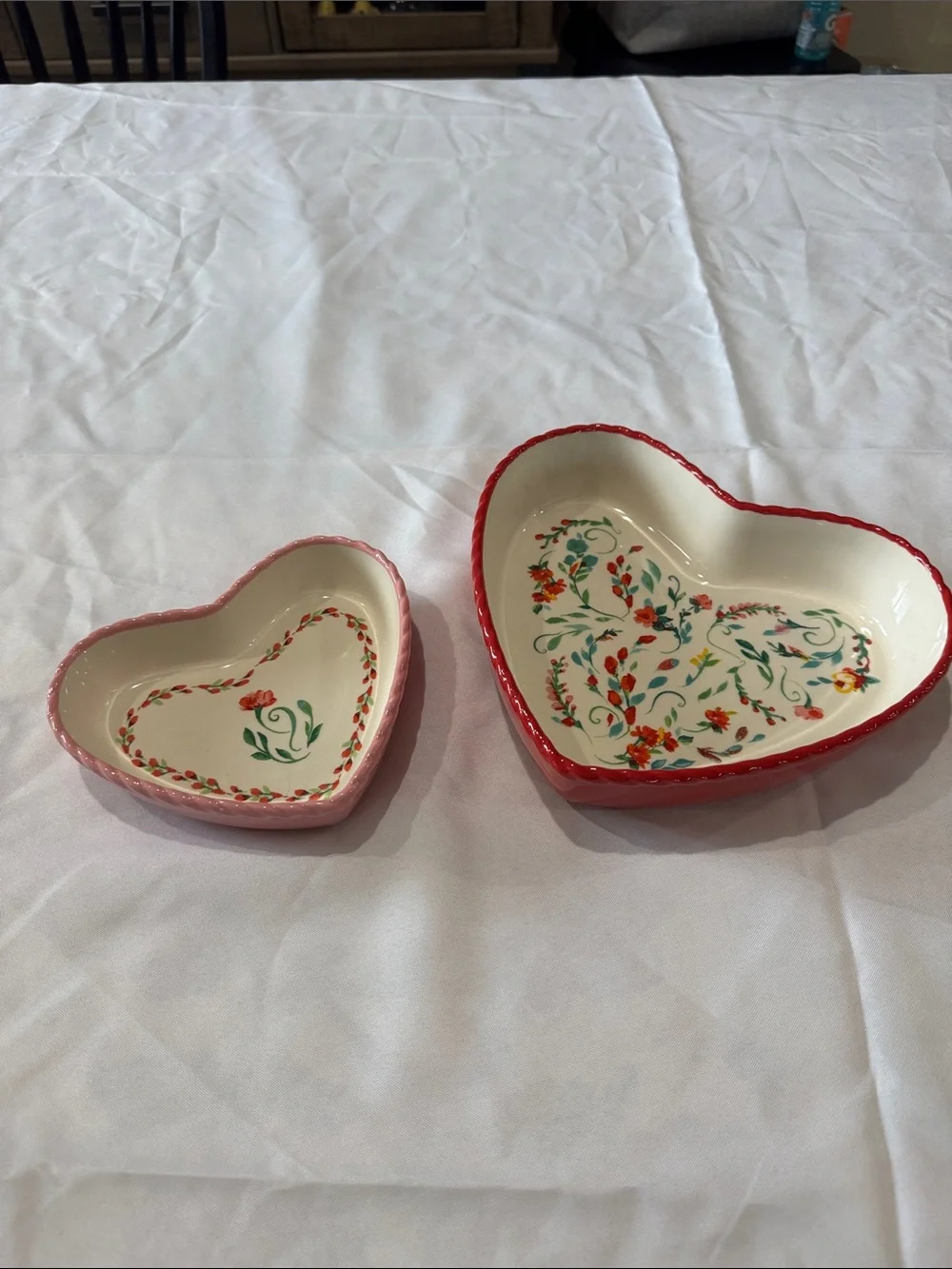 The Pioneer Women Heart-Shaped Ceramic Nesting Bowls - Red & Pink Floral